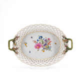 Meissen. LARGE PORCELAIN BASKET WITH APPLIED FLOWERS AND VINE HANDLES - photo 1