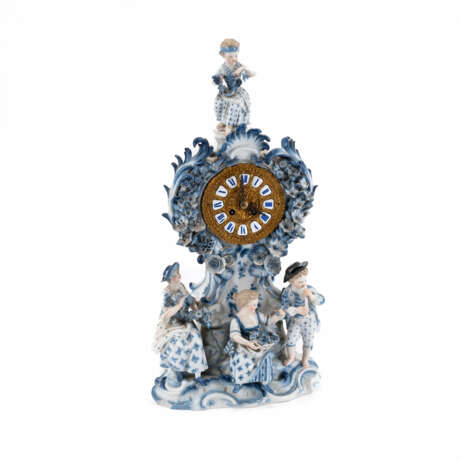 Meissen. PORCELAIN PENDULUM WITH BLUE AND WHITE DECORATIVE FIGURINES - фото 1