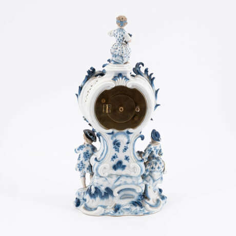 Meissen. PORCELAIN PENDULUM WITH BLUE AND WHITE DECORATIVE FIGURINES - фото 3