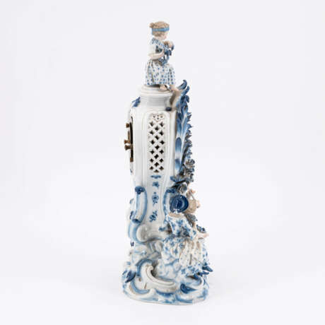 Meissen. PORCELAIN PENDULUM WITH BLUE AND WHITE DECORATIVE FIGURINES - фото 4