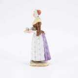 Meissen. SMALL PORCELAIN FIGURINE OF THE "SCHOKOLADENMÄDCHEN" ("CHOCOLATE GIRL") - фото 2