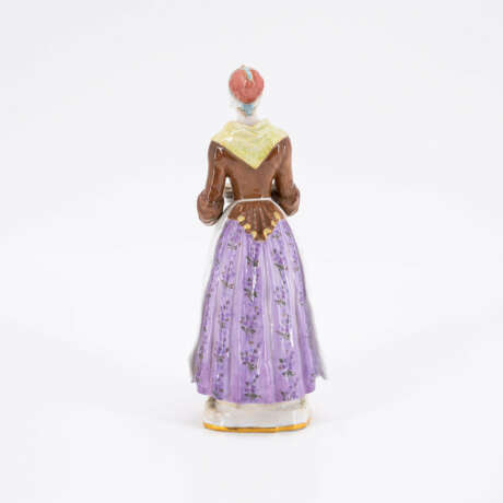 Meissen. SMALL PORCELAIN FIGURINE OF THE "SCHOKOLADENMÄDCHEN" ("CHOCOLATE GIRL") - фото 3