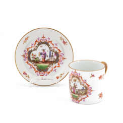 Meissen. PORCELAIN CUP AND SAUCER WITH CHINOISERIES