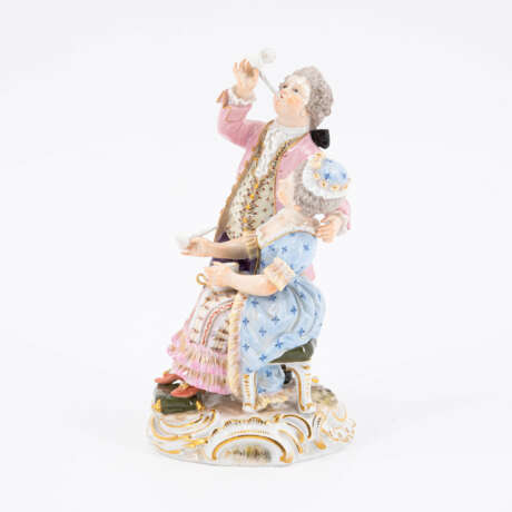 Meissen. PORCELAIN FIGURINE OF A PIPE-SMOKING COUPLE - photo 2