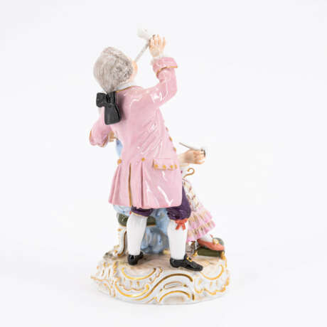 Meissen. PORCELAIN FIGURINE OF A PIPE-SMOKING COUPLE - photo 4