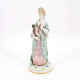 Meissen. PORCELAIN FIGURINE OF A LADY WITH CAT - photo 1