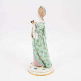 Meissen. PORCELAIN FIGURINE OF A LADY WITH CAT - photo 2