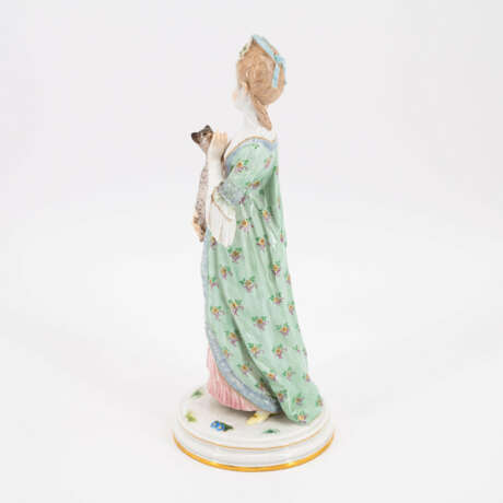 Meissen. PORCELAIN FIGURINE OF A LADY WITH CAT - photo 2