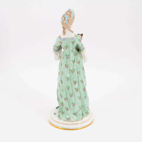 Meissen. PORCELAIN FIGURINE OF A LADY WITH CAT - photo 3