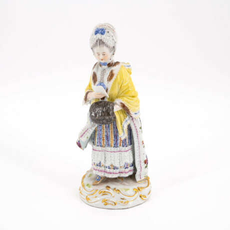 Meissen. PORCELAIN FIGURINE OF A LADY WITH A MUFF - photo 1