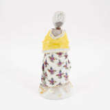 Meissen. PORCELAIN FIGURINE OF A LADY WITH A MUFF - photo 3