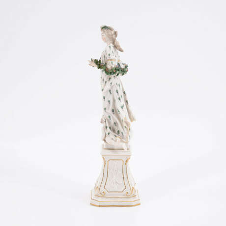 Nymphenburg. PORCELAIN ALLEGORY OF THE SPRING - photo 2