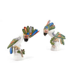 Nymphenburg. PAIR OF SMALL PORCELAIN COCKATOO FIGURINES