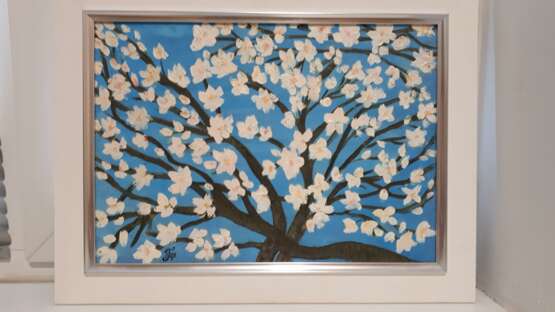 „Blühender Zweig Mandeln auf einem blauen hintergrund“ Siehe Beschreibung Impressionismus Landschaftsmalerei 2018 - Foto 2