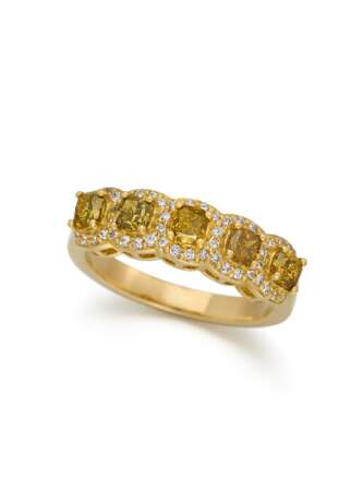 FANCY-COLOUR-DIAMOND-RING - photo 1