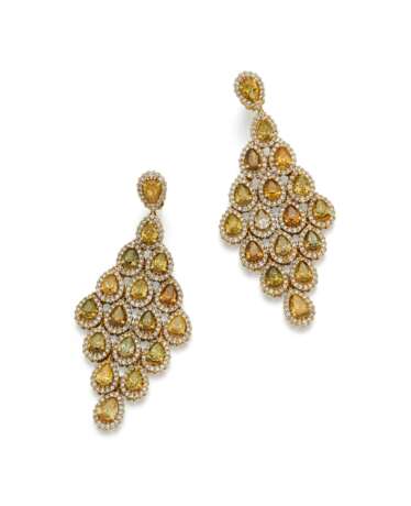 FANCY-COLOUR-DIAMOND-EAR JEWELERY - фото 1