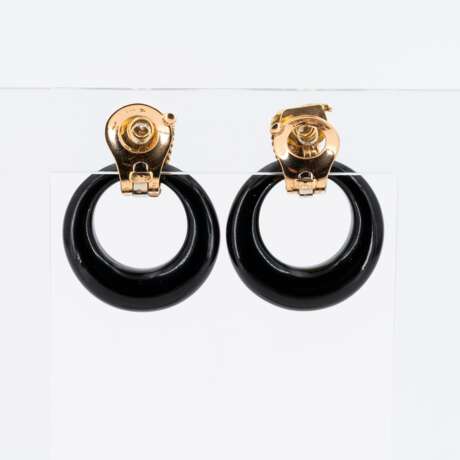 Van Cleef & Arpels. GEMSTONE-DIAMOND-EAR CLIP-ONS - photo 2