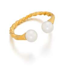 Verdura. PEARL-BANGLE