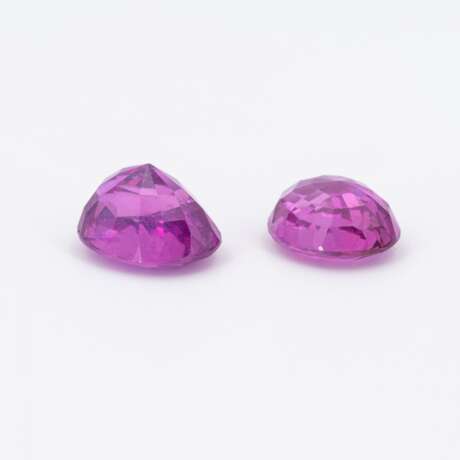 TWO LOOSE PURPLE-PINK-COLOURED SAPPHIRES - фото 2