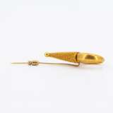 GOLD-LAPEL PIN - photo 3