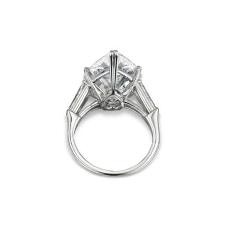 HARRY WINSTON DIAMOND RING - photo 3