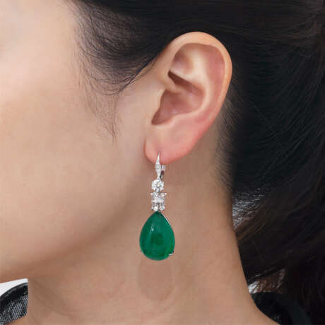 EMERALD AND DIAMOND EARRINGS - фото 3