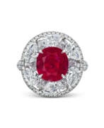 Rubis. RUBY AND DIAMOND RING