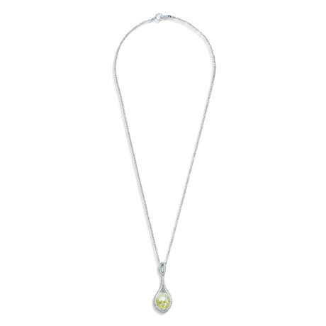 COLOURED DIAMOND AND DIAMOND PENDENT NECKLACE - photo 2