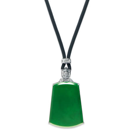 NO RESERVE - JADEITE AND DIAMOND PENDENT NECKLACE - photo 1