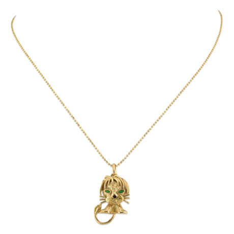 NO RESERVE – VAN CLEEF & ARPELS SET OF EMERALD, DIAMOND AND ENAMEL 'LION ÉBOURIFFÉ' BROOCH AND PENDENT NECKLACE - photo 4