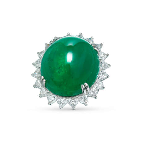 EMERALD AND DIAMOND RING - photo 2