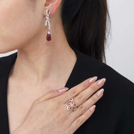 VAN CLEEF & ARPELS GROUP OF MULTI-GEM JEWELLERY - photo 7