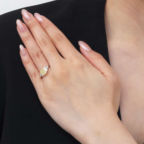 NO RESERVE - COLOURED DIAMOND AND DIAMOND RING - Foto 4