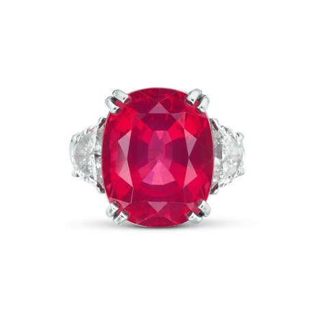 SPINEL AND DIAMOND RING - фото 1