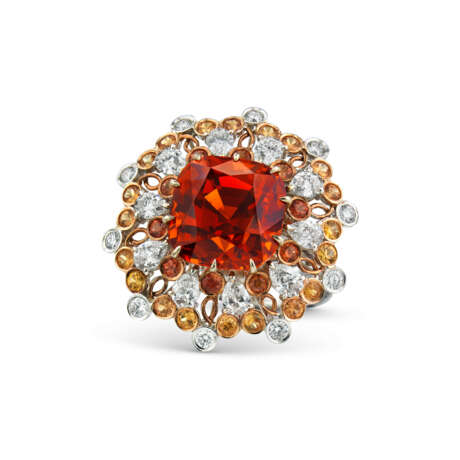 GARNET AND DIAMOND RING - Foto 2