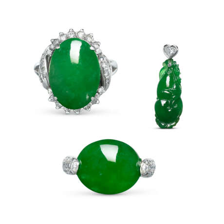 NO RESERVE – GROUP OF JADEITE AND DIAMOND JEWELLERY - Foto 1