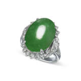 NO RESERVE – GROUP OF JADEITE AND DIAMOND JEWELLERY - Foto 3