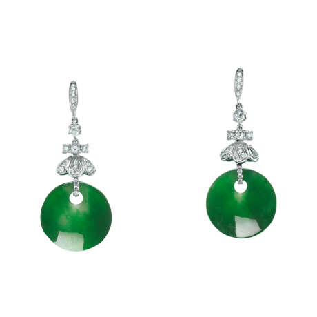 JADEITE AND DIAMOND EARRINGS - Foto 1