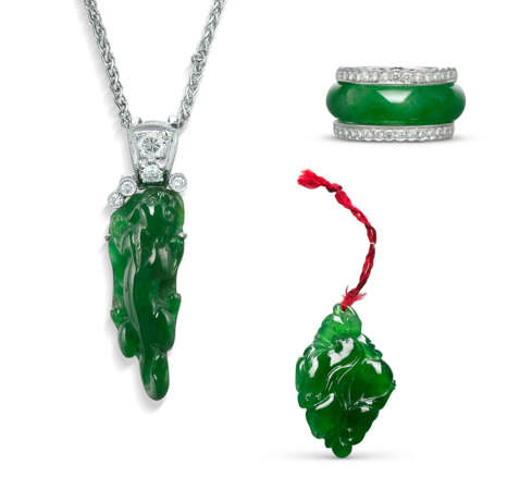 GROUP OF JADEITE AND DIAMOND JEWELLERY - Foto 1