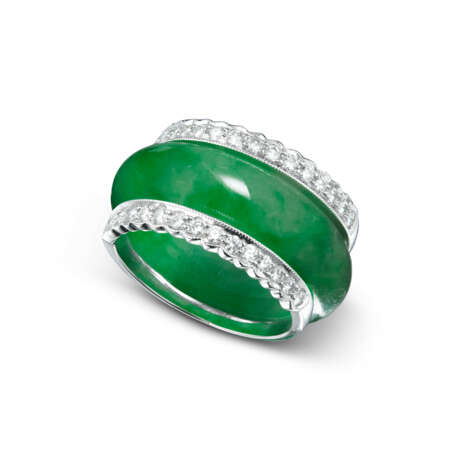 GROUP OF JADEITE AND DIAMOND JEWELLERY - Foto 7