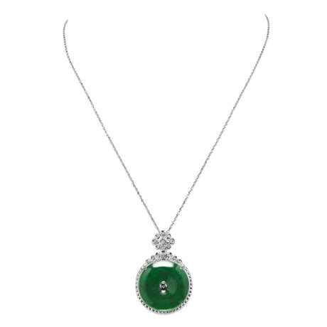 NO RESERVE – TWO JADEITE AND DIAMOND PENDENT NECKLACES - Foto 4