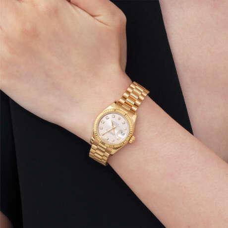 ROLEX DIAMOND AND MOTHER-OF-PEARL 'DATEJUST' WRISTWATCH - photo 4