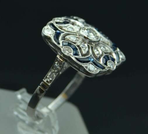 Platinum art-deco style ring with diamonds and sapphires Platinum Other style 21th century - photo 2