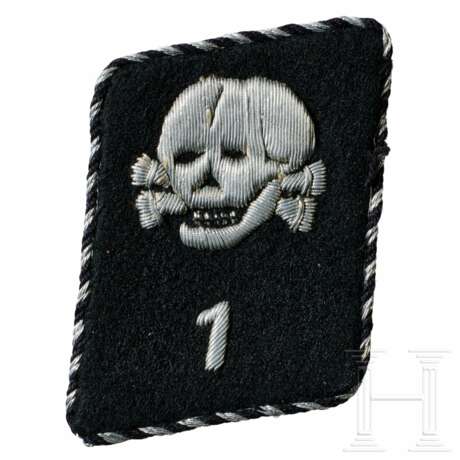 A Right Collar Tab Deathshead for SS TV Enlisted Men/NCO of Sturm 1 - Foto 1