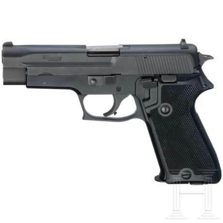 SIG Sauer P 220 - фото 1