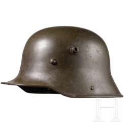 Stahlhelm M 16/18, weiterverwendet bei der bulgarischen Armee