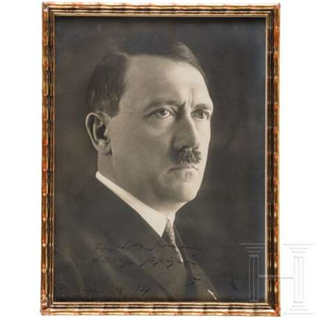 Adolf Hitler - signiertes Widmungsfoto 1937 mit Übersendungsschreiben Albert Bormanns - Foto 1