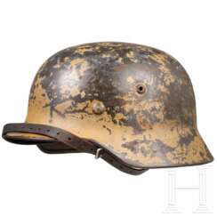 Stahlhelm M 35 der Luftwaffe mit Resten eines sandfarbenen Anstriches