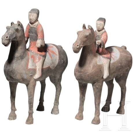 Zwei Reiterfiguren, China, westliche Han-Dynastie (206 v. Chr. - 8 n. Chr.) - photo 1