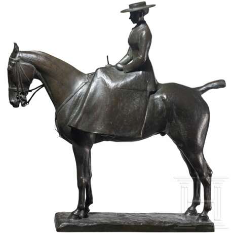 Willibald Fritsch (1876 - 1948) - Stehende Reiterin aus Bronze, deutsch, datiert 1912 - Foto 1